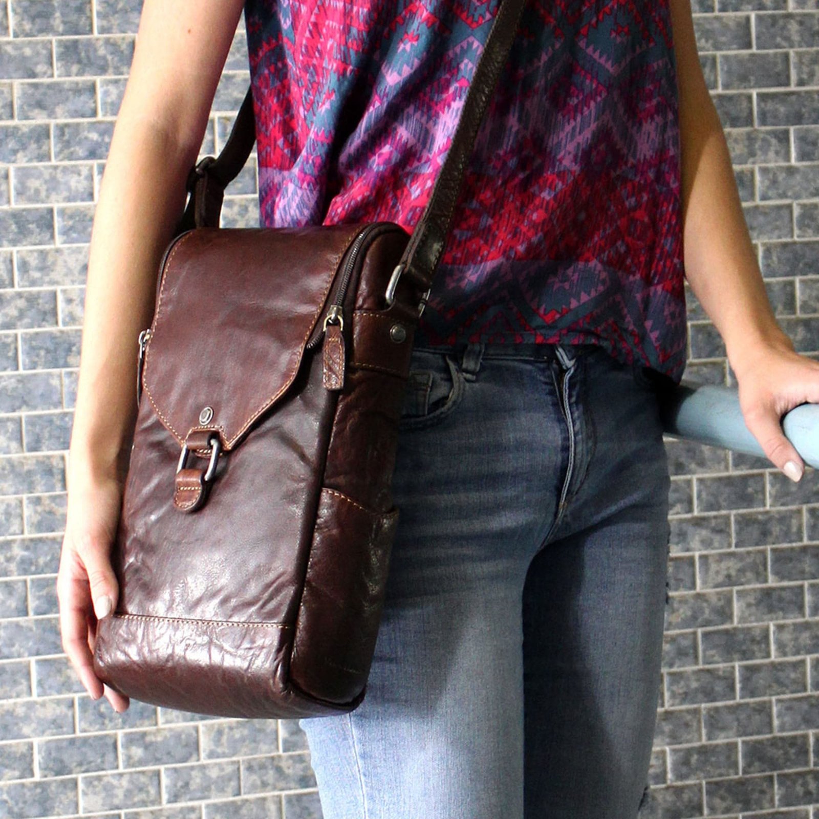 Crossbody Messenger Wine Bag - Image 7